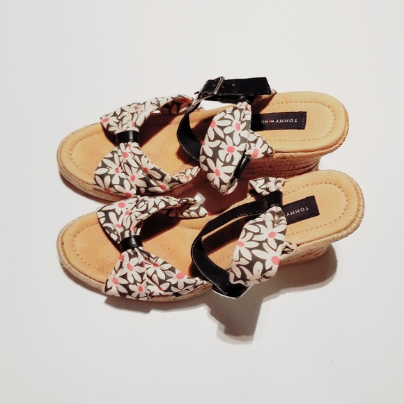 Tommy Hilfiger Mixed Floral Wedge Sandal - Picture 2 of 4